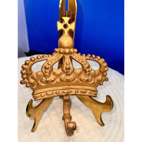 Golden Royalty Crown Hook - Picture 1 of 12